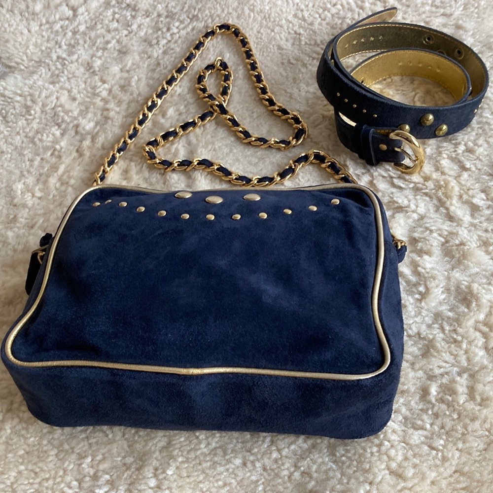 Mondi vintage gorgeous blue suede shoulder bag with matching belt.Made in Italy.